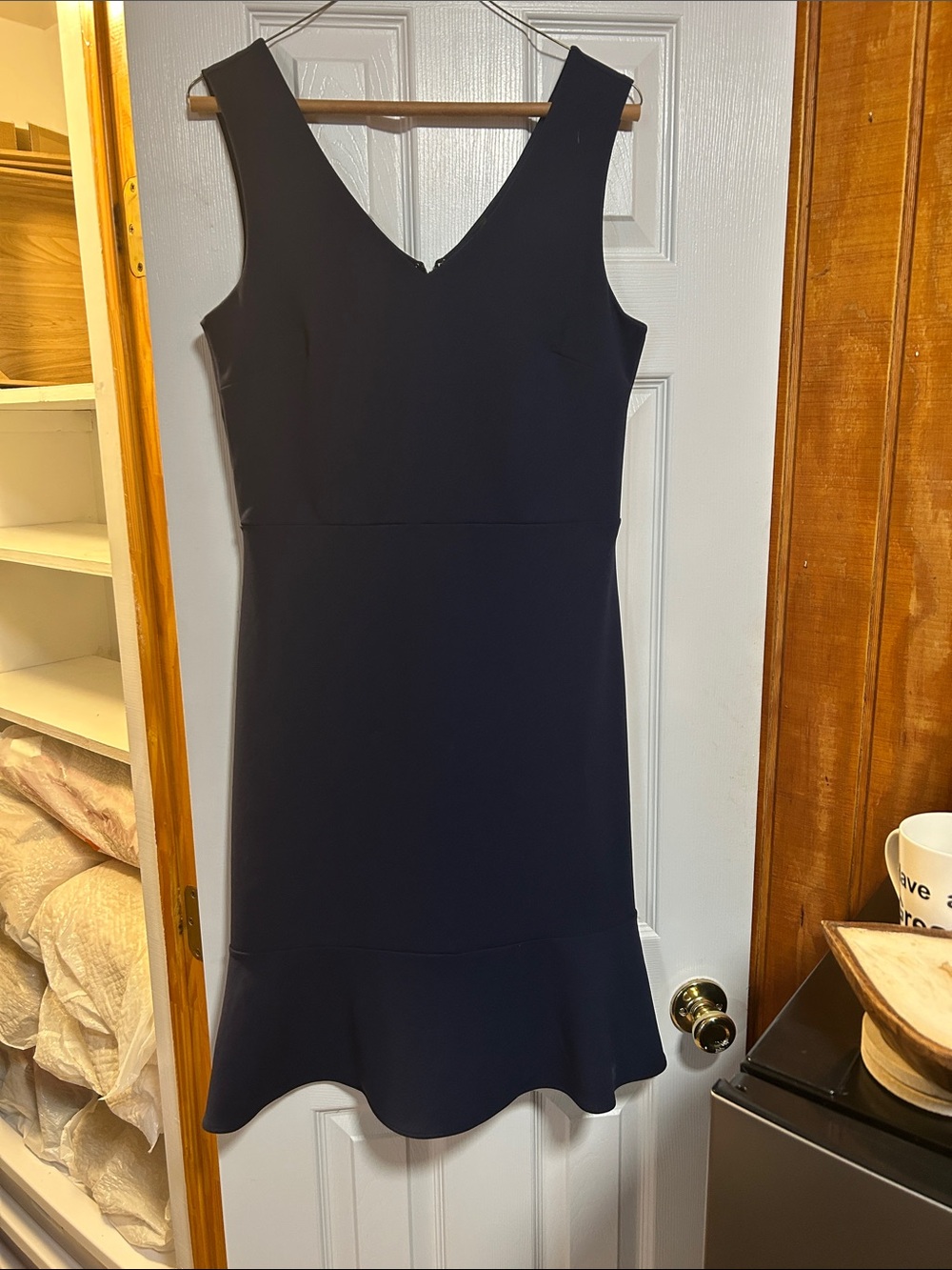 Banana Republic Classic Navy Sleeveless V‑Neck Dress with Flounce Hem size 6